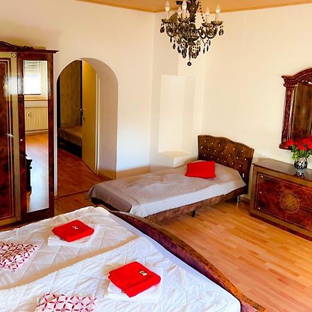 "Casa20200" 2 X Apartments Je 150Qm Fuer Business, Familien, Gruppen, Handwerker 15Min Von Berlin, Erdbeerhof, Outlet B5, 5Min Vom See Falkensee !! 2 Apartment Each 150Qm For Business , Families 15Min From Berlin!! 외부 사진