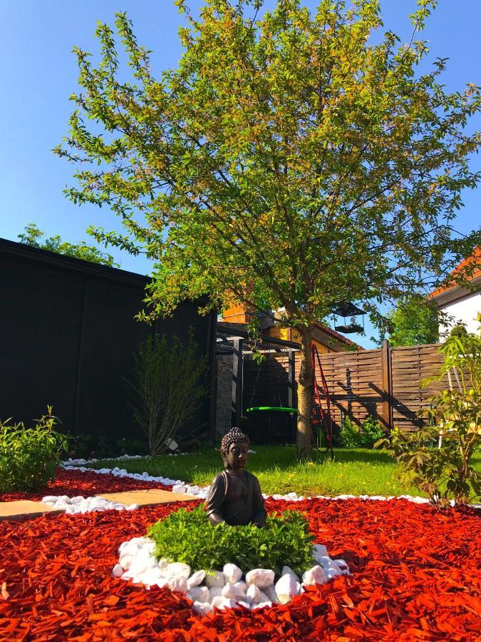 "Casa20200" 2 X Apartments Je 150Qm Fuer Business, Familien, Gruppen, Handwerker 15Min Von Berlin, Erdbeerhof, Outlet B5, 5Min Vom See Falkensee !! 2 Apartment Each 150Qm For Business , Families 15Min From Berlin!! 외부 사진