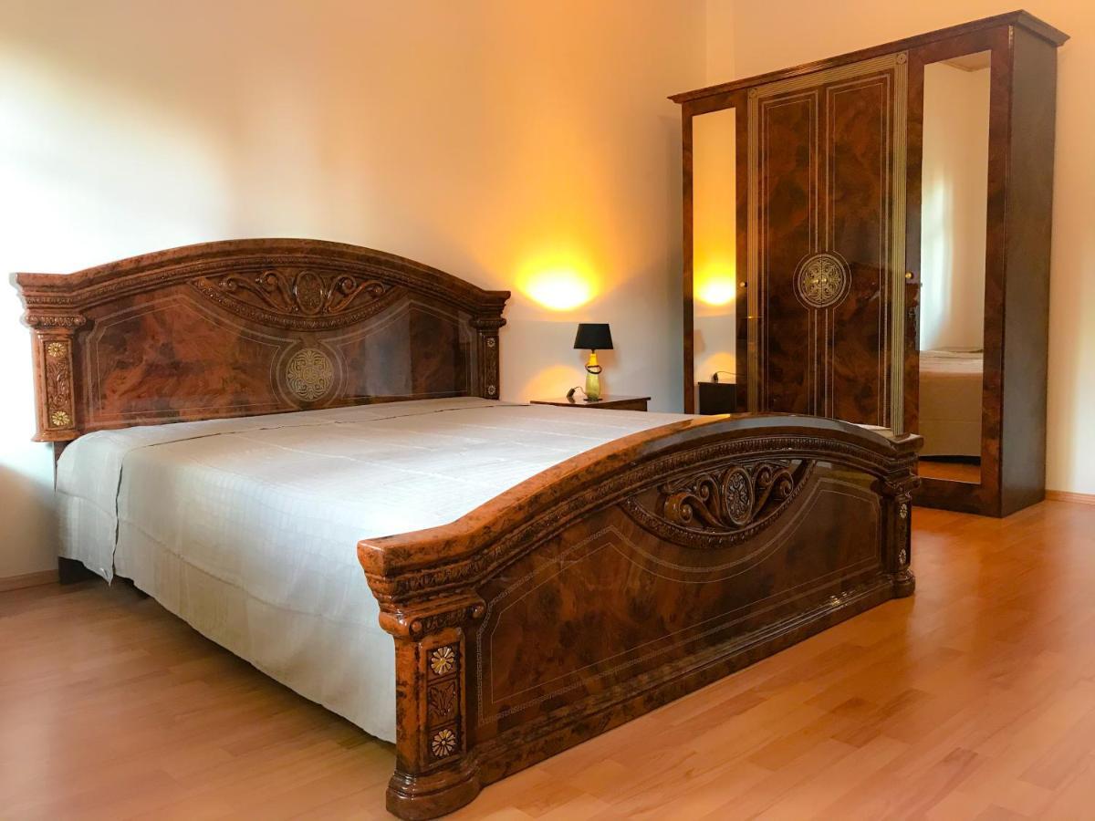 "Casa20200" 2 X Apartments Je 150Qm Fuer Business, Familien, Gruppen, Handwerker 15Min Von Berlin, Erdbeerhof, Outlet B5, 5Min Vom See Falkensee !! 2 Apartment Each 150Qm For Business , Families 15Min From Berlin!! 외부 사진