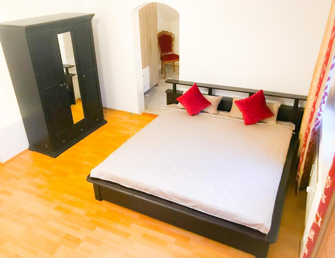 "Casa20200" 2 X Apartments Je 150Qm Fuer Business, Familien, Gruppen, Handwerker 15Min Von Berlin, Erdbeerhof, Outlet B5, 5Min Vom See Falkensee !! 2 Apartment Each 150Qm For Business , Families 15Min From Berlin!! 외부 사진