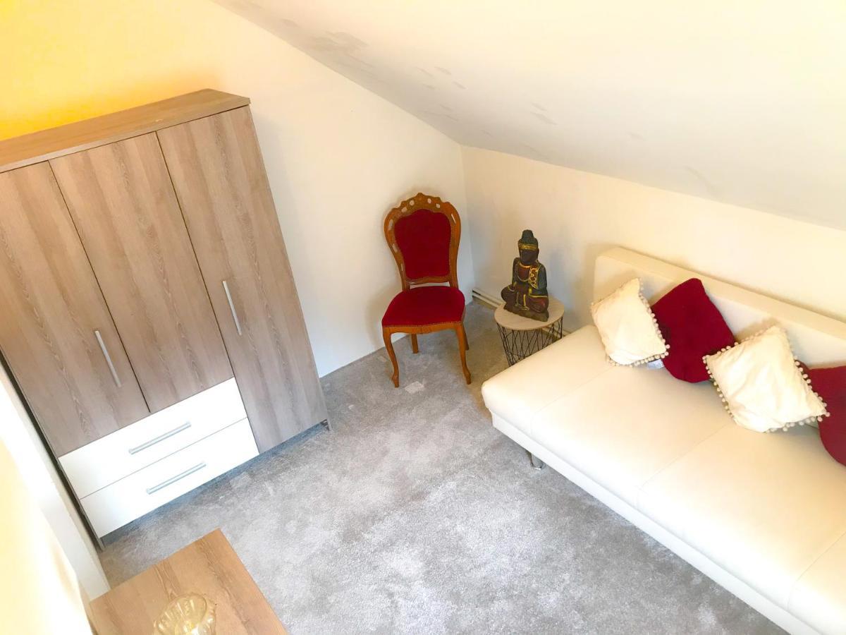 "Casa20200" 2 X Apartments Je 150Qm Fuer Business, Familien, Gruppen, Handwerker 15Min Von Berlin, Erdbeerhof, Outlet B5, 5Min Vom See Falkensee !! 2 Apartment Each 150Qm For Business , Families 15Min From Berlin!! 외부 사진