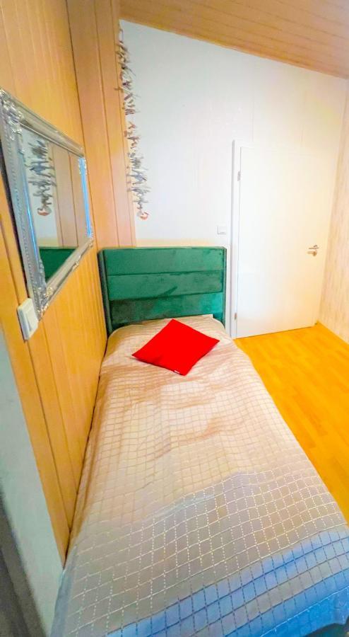 "Casa20200" 2 X Apartments Je 150Qm Fuer Business, Familien, Gruppen, Handwerker 15Min Von Berlin, Erdbeerhof, Outlet B5, 5Min Vom See Falkensee !! 2 Apartment Each 150Qm For Business , Families 15Min From Berlin!! 외부 사진